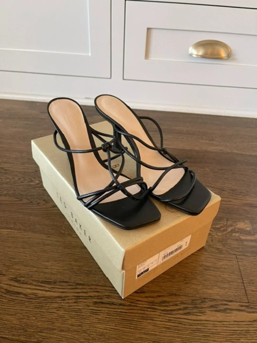 Ted Baker Black Leather Strappy Knotted Square Toe Heeled Sandals 39.5 9.5 NWOT